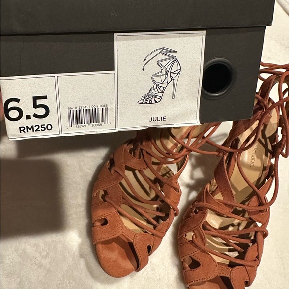 Banana Republic Julie brown suede heels size 6.5 - Picture 8 of 9